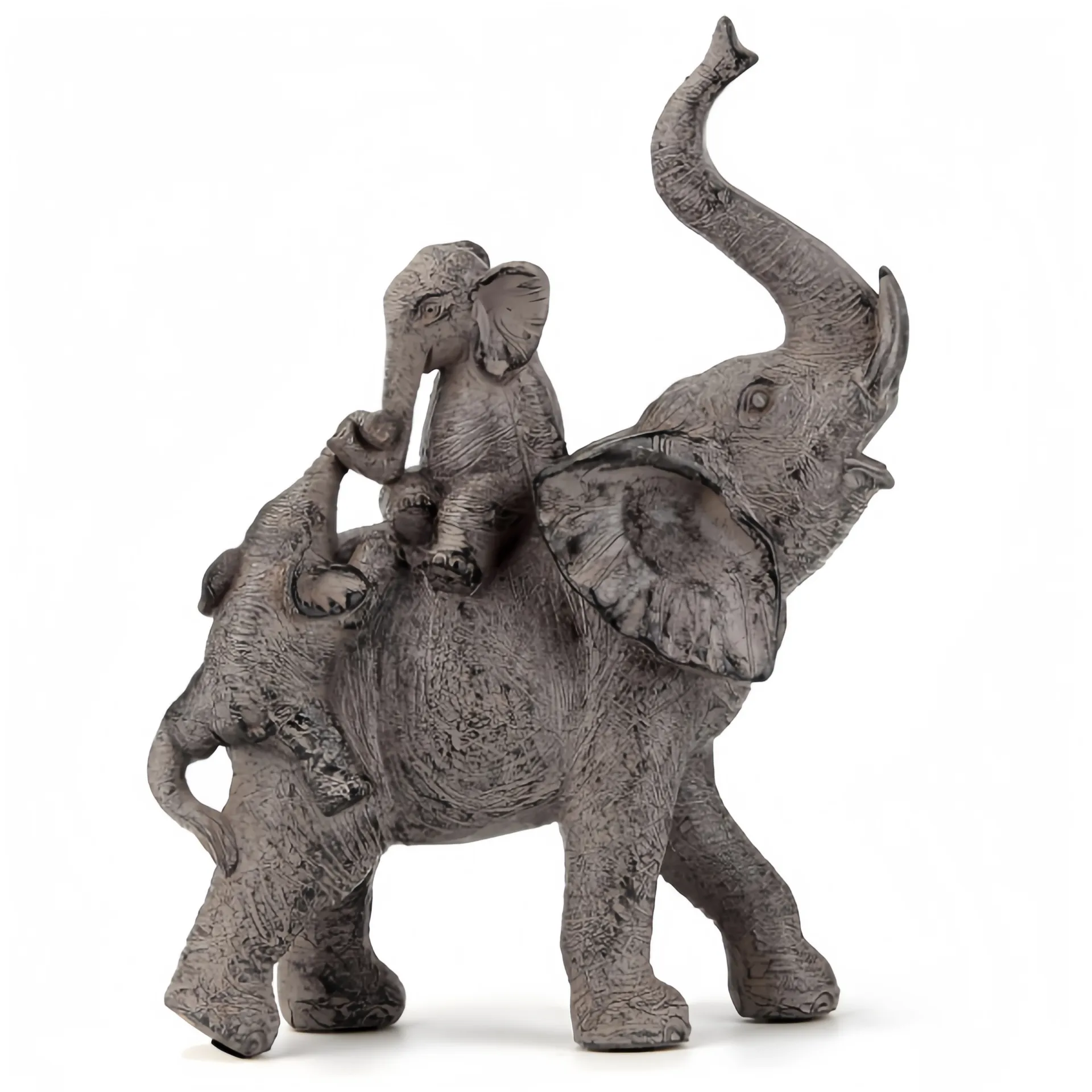 Eine Skulptur eines großen Elefanten mit zwei kleineren Elefanten auf seinem Rücken.